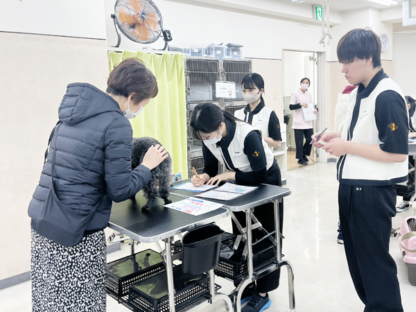 1年生、接客の勉強が始まりました！